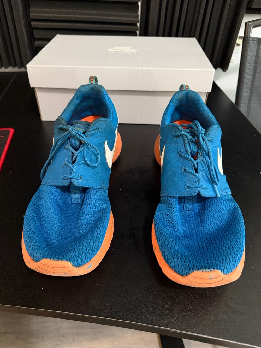 Men s athletic shoe